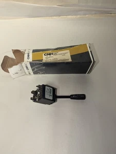 Interruttore luce CNH originale NOS 388487A1 INUTILIZZATO SPEDIZIONE GRATUITA scatola danneggiata - Foto 1 di 6