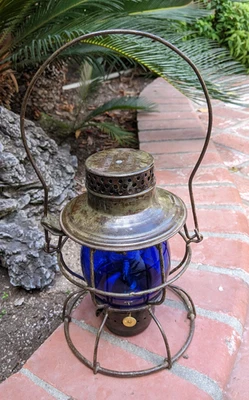 MISSOURI KANSAS & TEXAS TALL GLOBE RAILROAD LANTERN BLUE CAST VULCAN GLOBE - Image 1 of 4