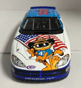 Team Caliber Owners Series Richard Petty #43 Grinnin' & Winnin' 2002 Dodge 1:24 - Picture 1 of 21