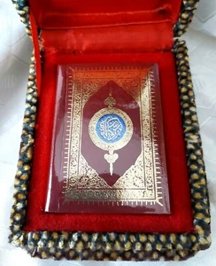 New Quran with Floral Velvet Box Vintage - Picture 1 of 3