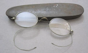 Vintage "B.M" Stamped on nose - Eyeglasses of Gold type Wire in Metal Tin case - Imagen 1 de 15
