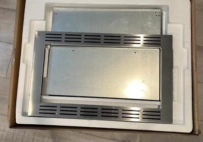 Panasonic NN-TK722SS 27" Kit de moldura de microondas - Plata Falta pieza de conducto izquierdo Foto 1 de 4