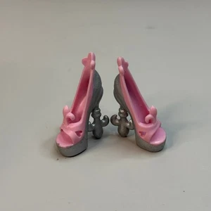 Zapatos Monster High Rochelle Goyle Ghouls Night Out rosa plata - Imagen 1 de 5