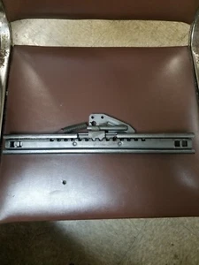 CASE IH 1981823C1 SLIDE OEM ORIGINAL NEU FÜR TRAKTORSTÜHLE  - Bild 1 von 4