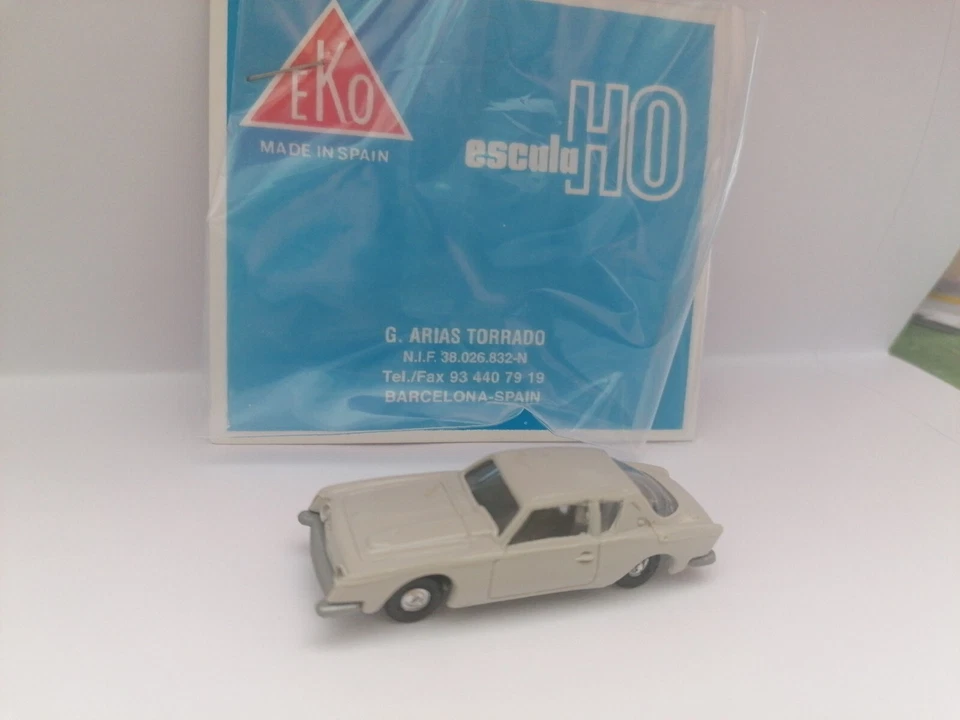 EKO 2075 Studebaker Avanti grigio chiaro  scala H0  - Immagine 1 di 1
