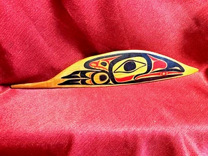 NORTHWEST COAST INDIAN CARVED WOOD MINI PADDLE SOUVENIER RAVEN "MJ" SIGNED - Picture 1 of 4