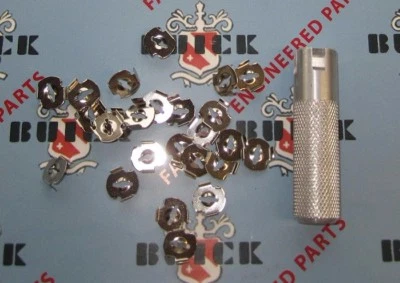 Buick 1936-1990 Moldura, Emblema, Adorno, Clips de Montaje y Kit de Herramientas. Todos los años Foto 1 de 4