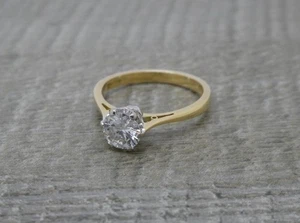 Stunning 18ct Gold 0.70ct Round Cut Diamond Solitaire Engagement Ring Size L - Picture 1 of 9