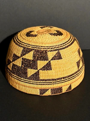 EXTRAORDINARIA CESTA GORRA DE LUJO HUPA, SUPERPOSICIÓN DE HIERBA DE OSO Y HELECHO, C1890, ¡PERFECTA! Foto 1 de 4