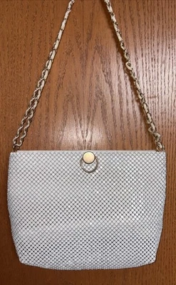 Bolso de Noche de Malla de Metal Blanco Colección Bueno Cartera De Colección Correas de Eslabones de Cadena Dorada Foto 1 de 4