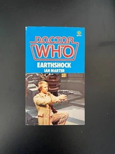 Doctor Who -  Earthshock by Ian Marter - 1983 Edition - looks BRAND NEW - Foto 1 di 6