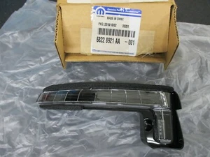 Genuine MOPAR Turn Signal Lamp Left 68228921AA New in Box Jeep Cherokee Compass - Picture 1 of 3