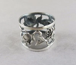 800 Silver Napkin Ring with Flowers 9.1g [2000] - Picture 1 of 8