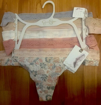 Jessica Simpson Paquete de 5 Tangas Medianas Ultra Coquetas de Encaje Nuevo $60 Foto 1 de 4