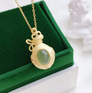 I01 Pendant with Necklace Silver 925 Gold Plated Vase With Green Jade Bow - Imagen 1 de 5