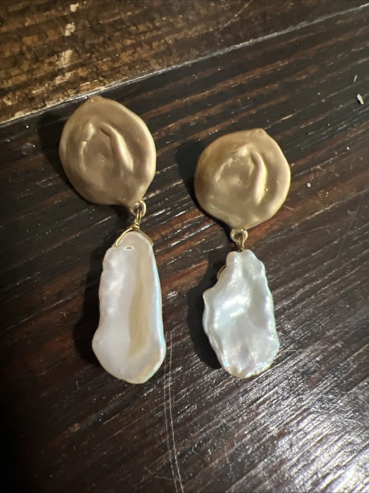 Pendiente barroco colgante natural de agua dulce de oro amarillo Foto 1 de 4