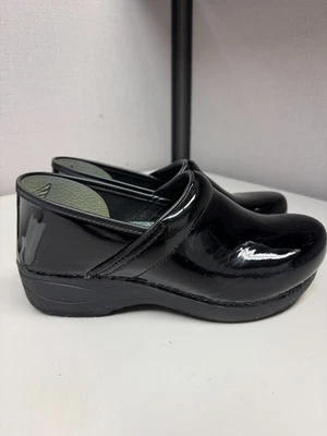 Dansko женщин Xp 2.0 черный лакированная кожа скольжения устойчивый размер 40 широкий б/у - Изображение 1 из 4