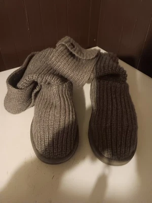 Bota UGG Cardy Swaeter para mujer, talla 9 - gris. Usado buen estado  Foto 1 de 4