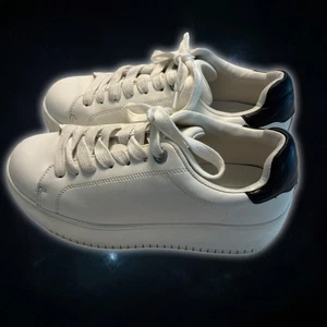 Steve Madden White Platform Lifestyle Leather Sneakers Women's Size 7.5M - Picture 1 of 8
