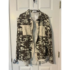 NWT Boutique Distressed Lightweight Camouflage Button Jacket One Size Fits Most - Picture 1 of 5