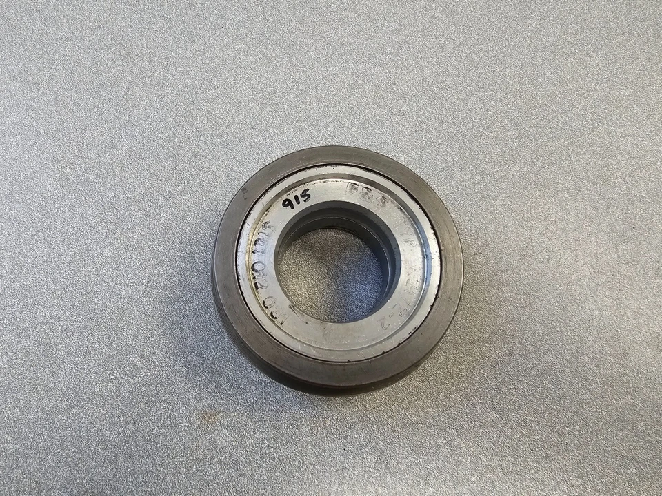 EXCELLENT USED ORIGINAL PORSCHE 911 915 CLUTCH THROWOUT BEARING 1972-86 - Image 1 of 4