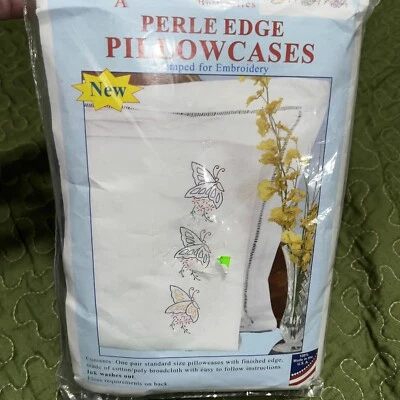 Fundas de almohada Jack Dempsey arte aguja borde perla mariposas flotantes hilo dental Foto 1 de 4