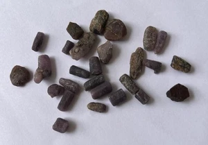 Menge 25 NATÜRLICHE ROHE GROBE NORTH CAROLINA SAPHIR KRISTALLE - Bild 1 von 5