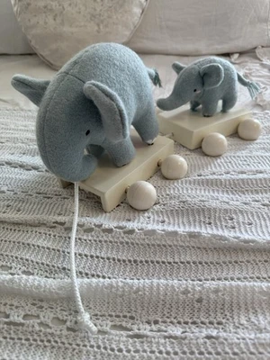 Juguete de peluche Wonder & Wise elefante de madera para bebé azul/gris y blanco! Foto 1 de 4
