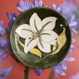 Vintage Moorcroft Pottery Lily Flower On Green Plate Dish 4.5” - Picture 1 of 6