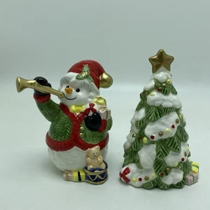 Salero y pimentero navideño Fitz and Floyd "Snow Woods" Santa y árbol - Imagen 1 de 5