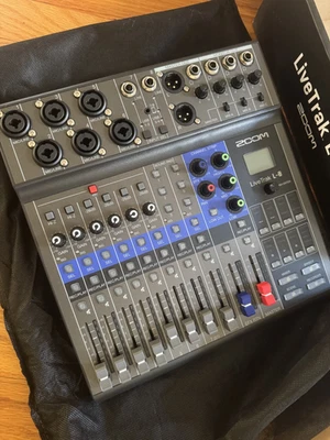 Zoom LiveTrak L-8 портативный подкаст 8-дорожечный многодорожечный рекордер + сумка для переноски - Изображение 1 из 4