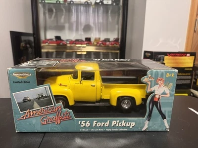 Camioneta Ford ERTL American Muscle American Graffiti '56 1:18 edición limitada Foto 1 de 3