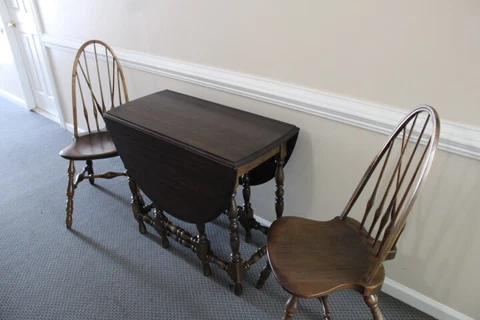 English Antique Dark Wooden Oval 47,5" Drop Leaf Gate Twist Leg Table 2 Chairs Cover