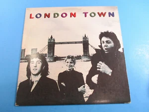 Wings London Town LP Album Vinyl Record W/Poster Cafe On The Left Morse Moose - Imagen 1 de 2