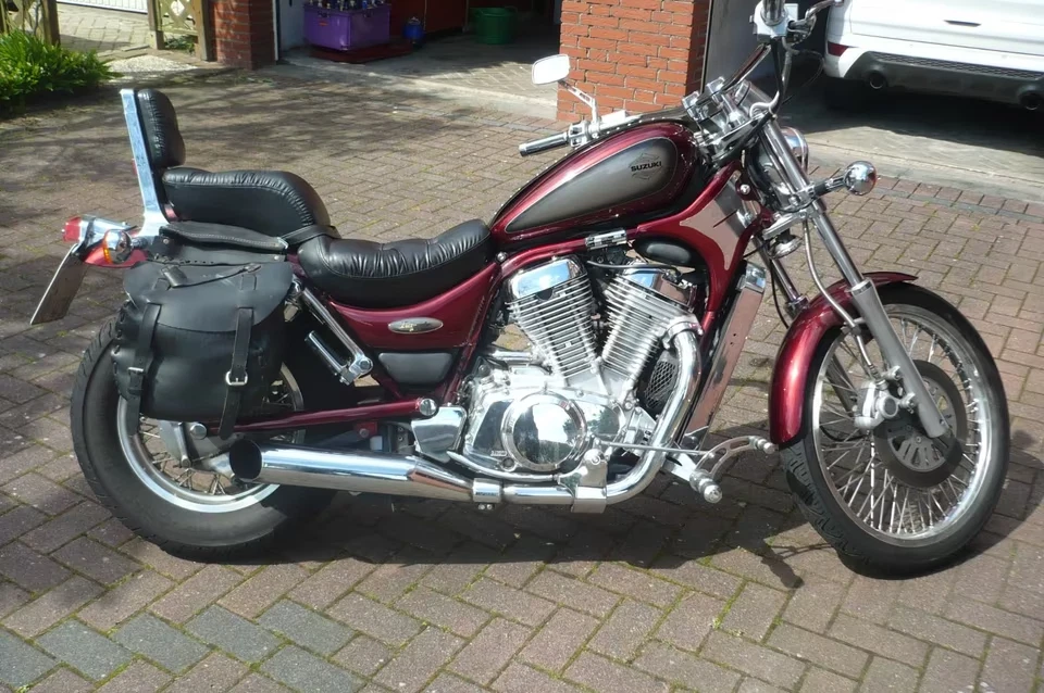 Motorrad  SUZUKI  VS 800 52B - Bild 1 von 4