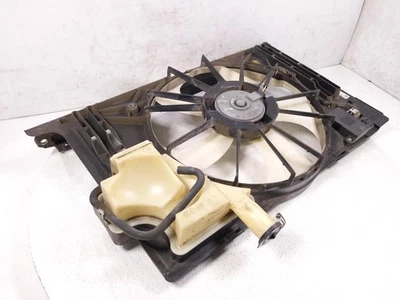 Ventilador de refrigeración del radiador Toyota Corolla 2014-2019 motor y cubierta 16361-0T041 Foto 1 de 4