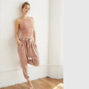 Free People Movement Neu mit Etikett Slick It Haremshose Jogginghose Blush Medium M Neu - Bild 1 von 8