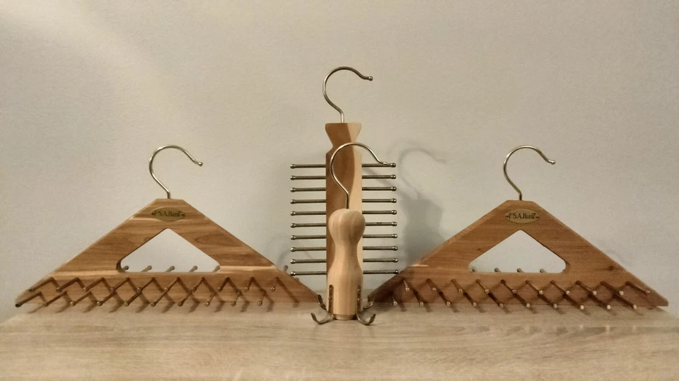 PAQUETE DE 4 ARTÍCULOS: organizadores de corbata/cinturón/bufanda de cedro natural Foto 1 de 1