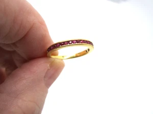 Vintage Elegant 18K Yellow Gold Raspberry Red Ruby Size 6 Stacking Band Ring - Picture 1 of 3