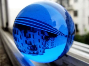 Sfera sfera guarigione cristallo magico blu quarzo naturale raro asiatico 40 mm + supporto - Foto 1 di 4
