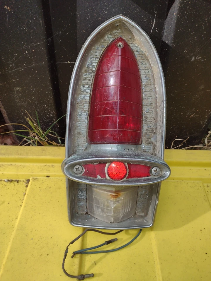 1960 AMC Rambler Ambassador 尾灯 LH 原始设备制造商 — 第 1/2 张图片