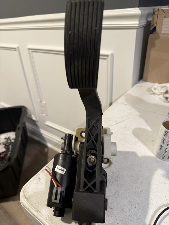 03 04 PEDAL ACELERADOR DE GASOLINA LINCOLN TOWN CAR OEM 3813-4 Foto 1 de 4