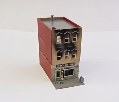 MODEL POWER BY POLA HO SCALE JUDY'S BOUTIQUE BUILDING - Image 1 of 4