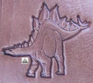 Dinosauro preistorico Stegosaurus 1" strumento con timbro in pelle intaglio lavorazione della pelle - Foto 1 di 2