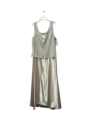 Vestido largo David’s Bridal dorado - talla 22W Foto 1 de 4