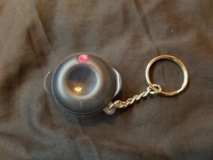 TUPPERWARE seltene Replik Schlüsselanhänger Gadget Heat N Serve Mikrowelle schwarz Schüssel rot  - Bild 1 von 2