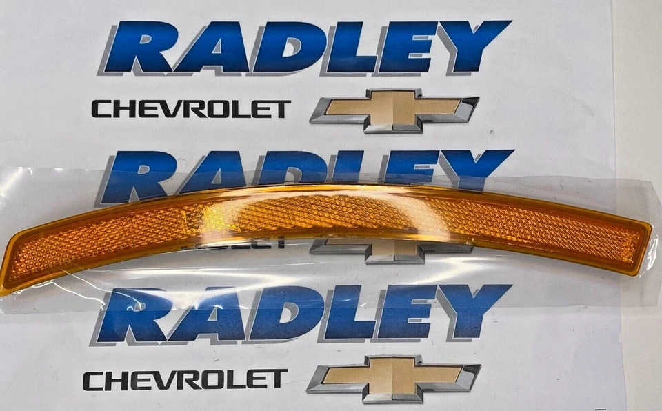 NEW GM OEM 14-16 CHEVROLET CORVETTE- SIDE MARKER LIGHT LAMP RIGHT GMC 22771196 - Image 1 of 1