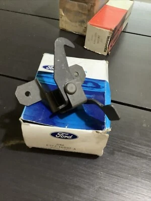 Pestillo capó camioneta Ford Ranger 1983-1984 E3TZ-16892-A como nuevo Foto 1 de 4