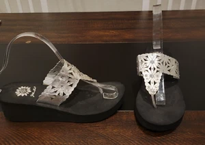 Yellow Box Silver Rhinestones Perforated Flowers Flip Flops Wedge Sandals sz 7 - Picture 1 of 13