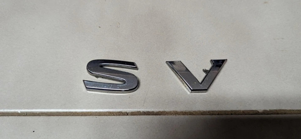 NISSAN OEM 13-19 Pathfinder Lift Gate Exterior Trim-Nameplate 908963KG0A SV - Image 1 of 1